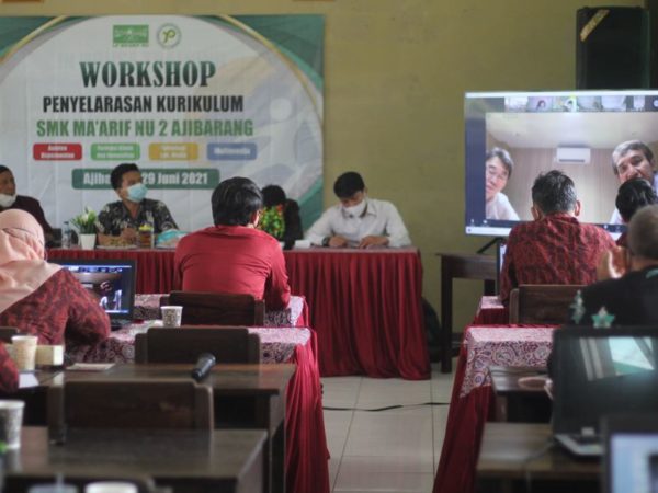 PENYELARASAN KURIKULUM SEBAGAI AWAL IMPLEMENTASI LINK AND SUPER MACTH SMK PUSAT KEUNGGULAN