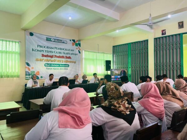 Hari Belajar Bersama: Bentuk Komitmen SMK Manuda dalam Peningkatan Kompetensi Guru